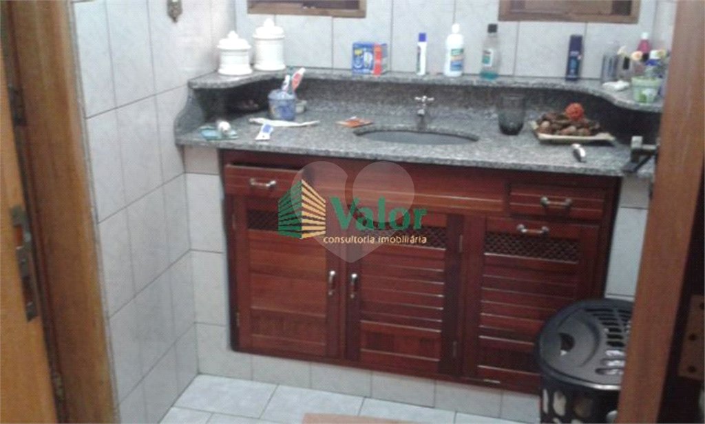 Casa com 4 dormitórios