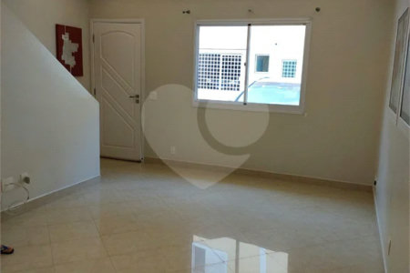 Sobrado á venda com 102m²- Vila Bertioga.