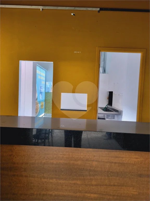 Imóvel térreo com mezanino pronto para lanchonete, venda ou locação, na Barra Funda