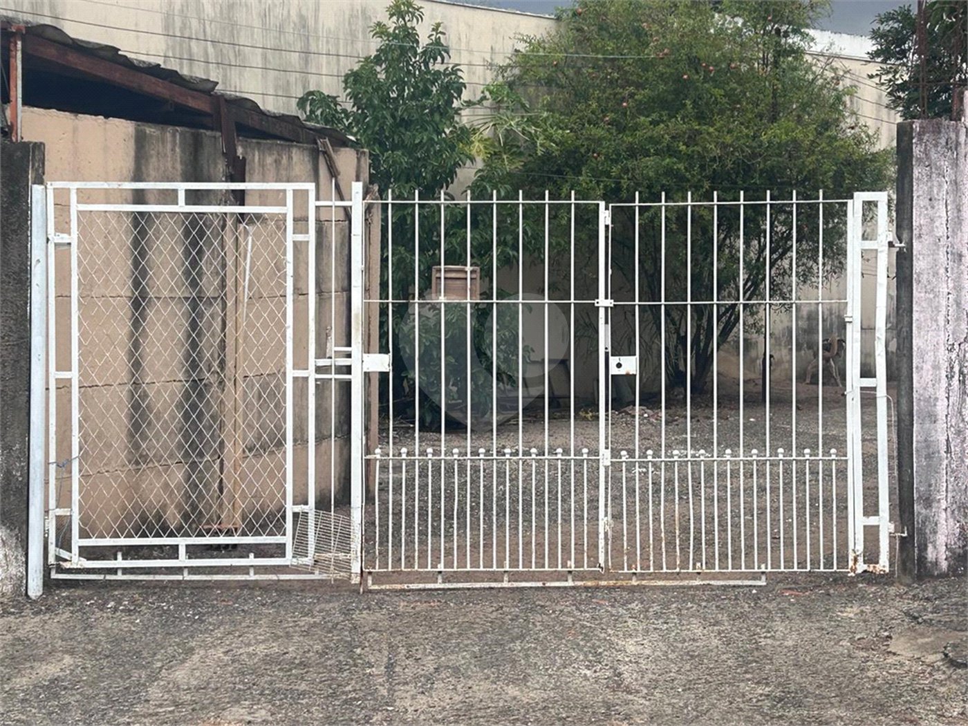 Terreno já cimentado a venda no Jockey Club