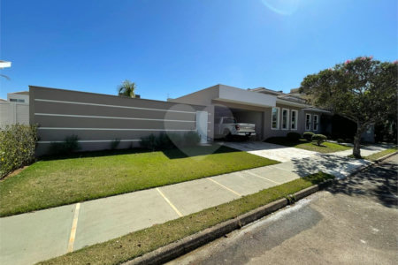 Casa de alto padrão, térrea no condomínio fechado Damha I em São Carlos.