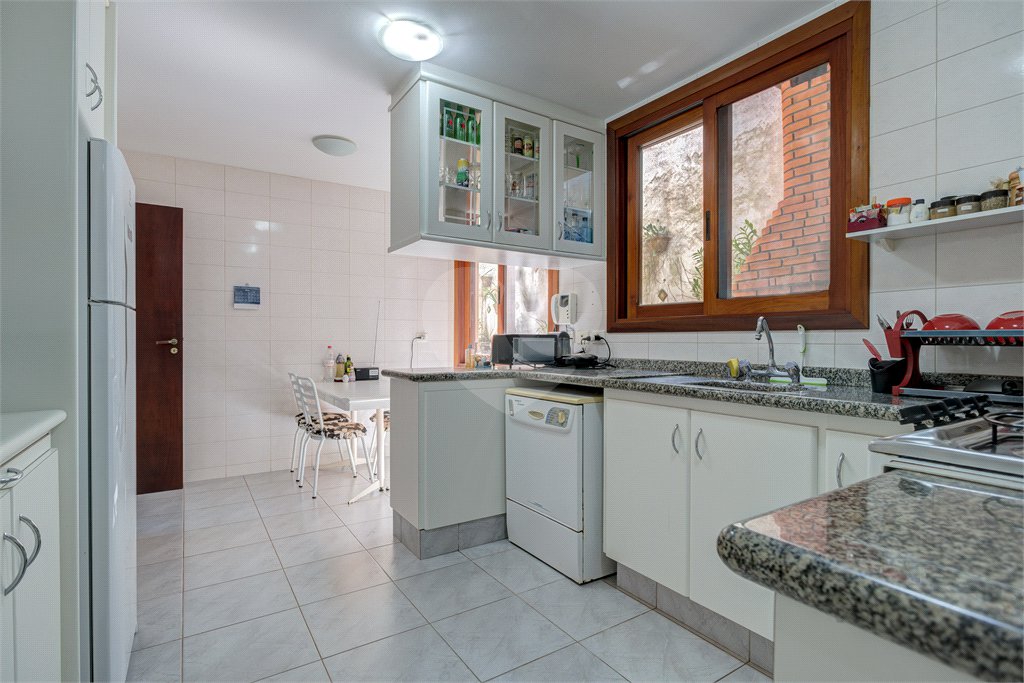 Casa à venda com 3 suítes no condomínio Canumá, São Paulo - SP