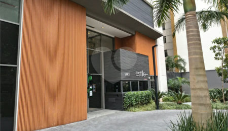 Studio completo, em frente ao Metro Borba Gato.