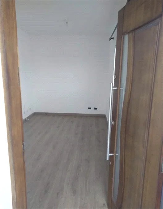 Sobrado à venda com 3 quartos em Jardim Estela Mari, Cotia - SP
