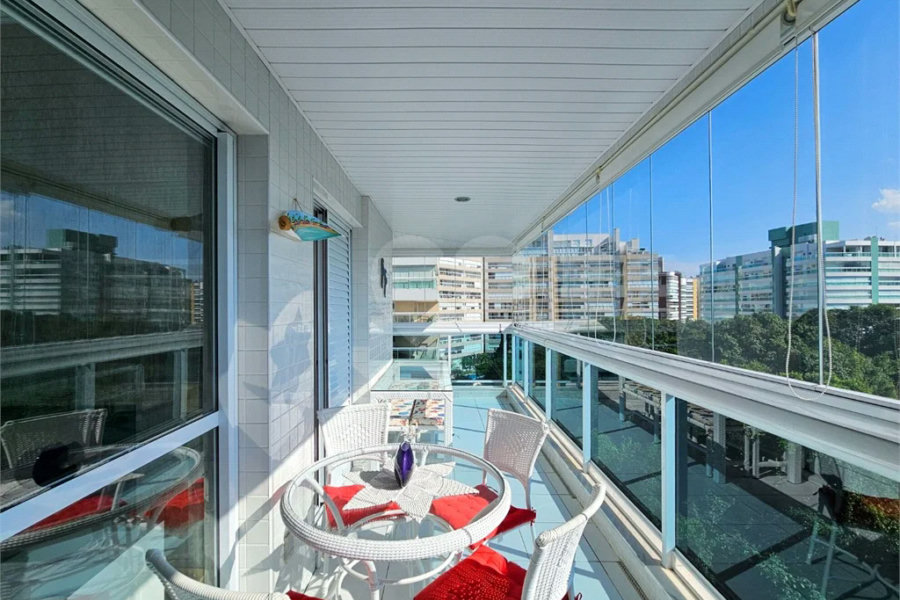 Apartamento à venda ou para alugar com 3 quartos, sendo 1 suíte, em Riviera de São Lourenço, Bertioga, SP