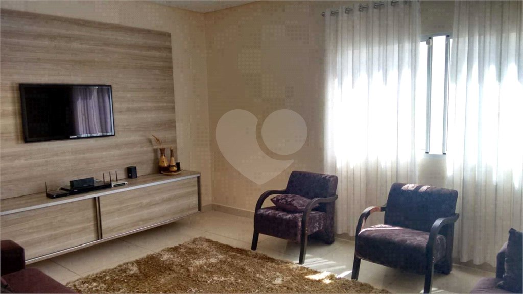 CASA A VENDA NO BAIRRO VISTA VERDE COM 3 DORMITORIOS, 3 SUITES, 3 VAGAS, METRAGEM 316M², SJC