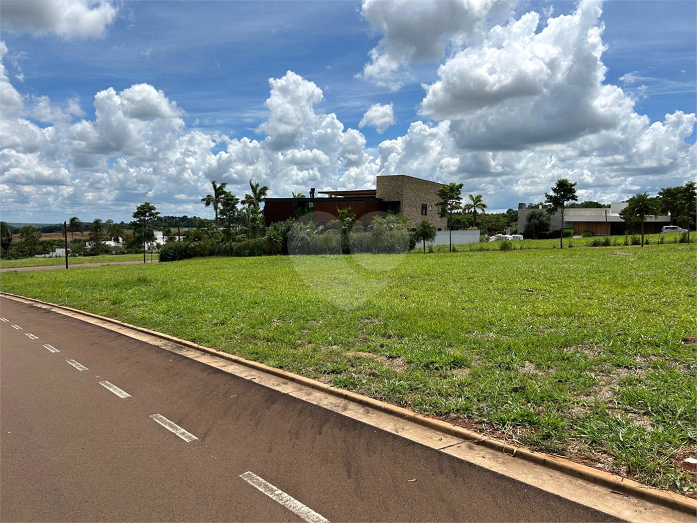 Terreno no condomínio Damha Golf em frente área de lazer com 1.404,40 m²