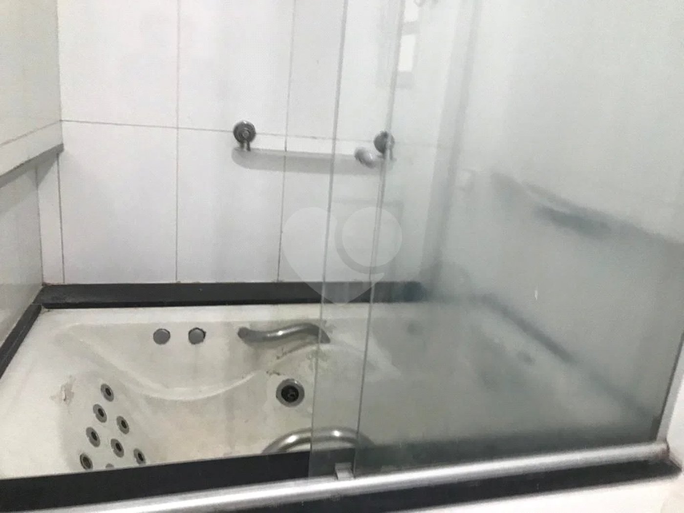 Espaço e Segurança no Bom Retiro: Apartamento de 100 m² com Infraestrutura Completa