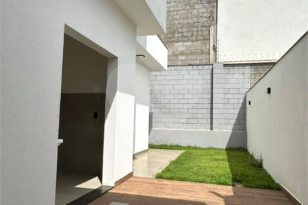 Casa térrea 3 quartos 1 suíte no residencial Terra dos Buritis