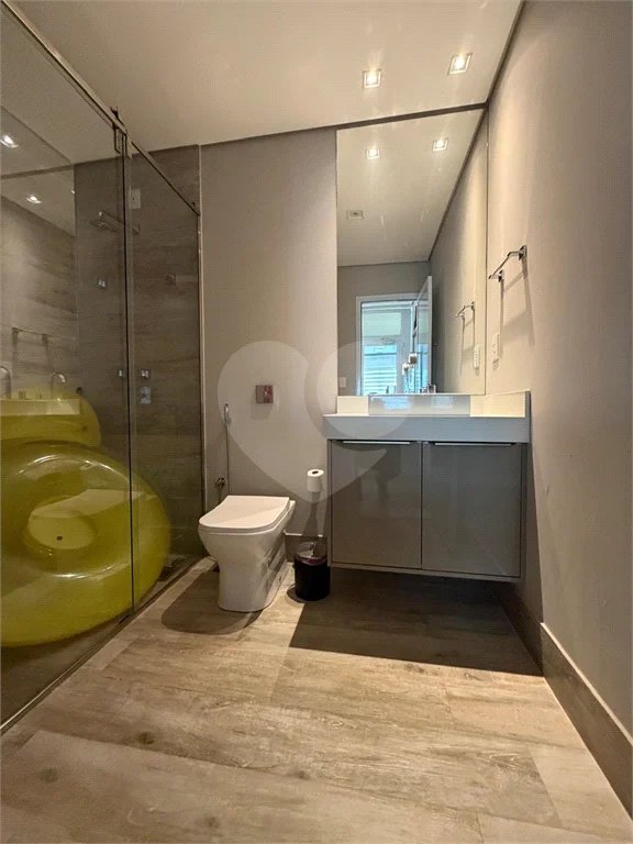 Casa de alto padrão em condomínio exclusivo com 4 suítes