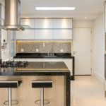 Apartamento mobiliado de 106 m² no Centro de São Bernardo, com 3 dormitórios, suíte, 3 vagas, vista livre e condomínio com lazer completo.