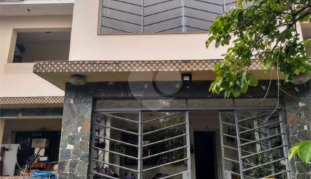 Sobrado à venda com 4 quartos em Vila Liviero, São Paulo, SP