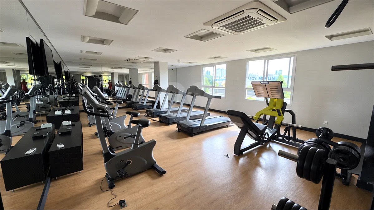 Apartamento de 127 m² em andar alto, com vista livre, 3 suítes planejadas, sacada gourmet envidraçada, 2 vagas e lazer completo, próximo ao Shopping Golden Square e à Avenida Kennedy.