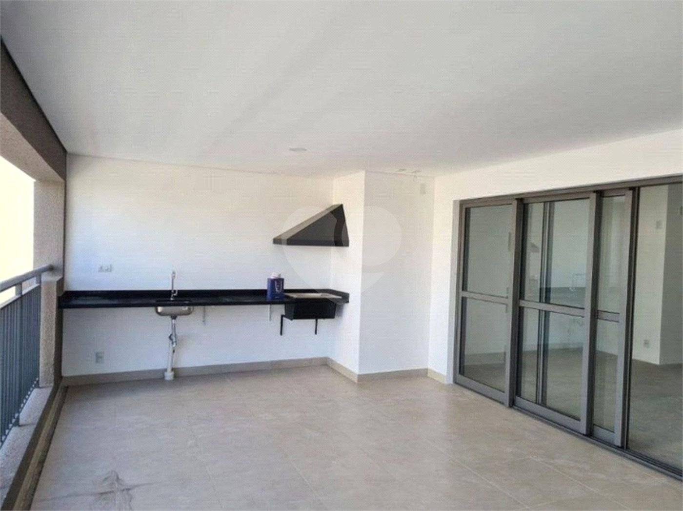 Apto com 159m² área útil com 3 suítes 2 vagas varanda gourmet e lazer completo.