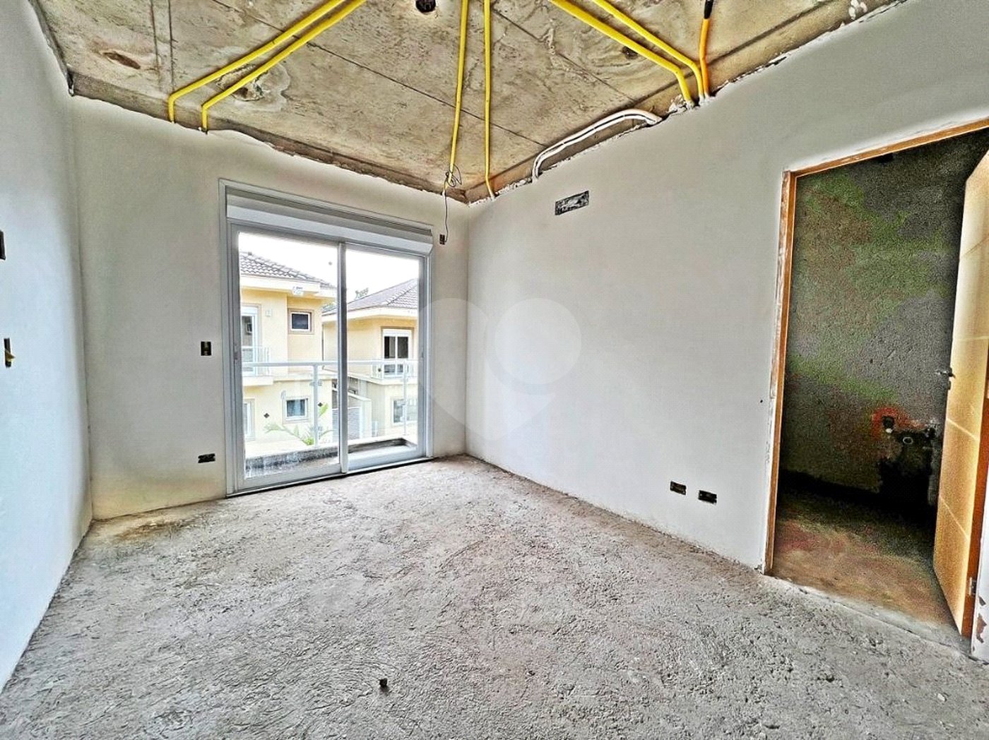 Casa de Alto Padrão à Venda em Condomínio Fechado no Barro Branco | 4 Suíte | 6 Vagas