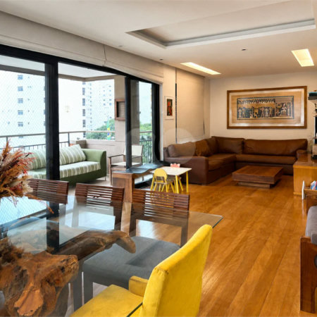 Apartamento em Moema Pássaros à Venda 171 m² 3 Dormitórios 3 Suítes Reformado