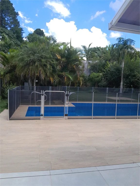 Casa à venda ou para alugar com 4 suítes em Chácaras São Carlos, Cotia, SP
