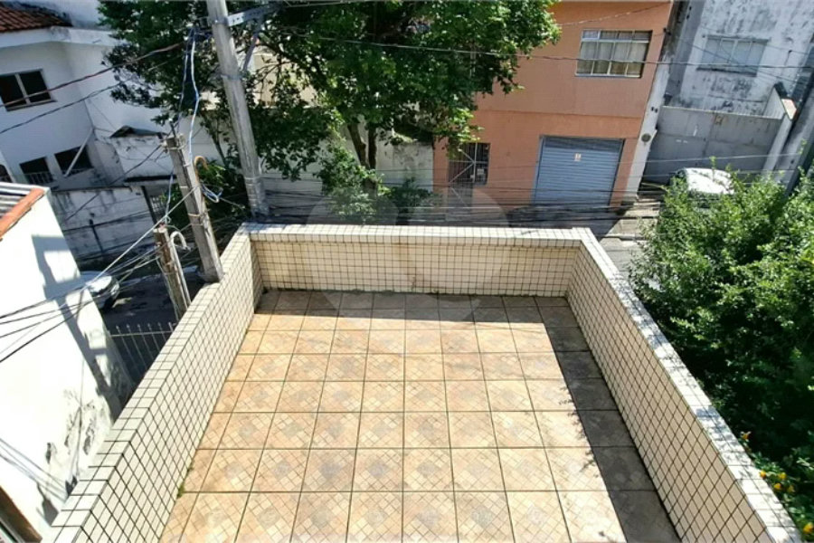 Excelente Sobrado eom ótima localização. Venha fazer uma visita.