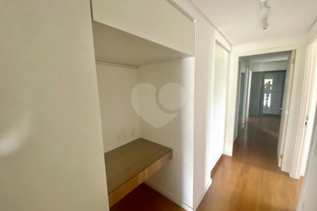 Imóvel 168m² Idea Zarvos com 3 suites, varanda na frente e na suíte, piscina, academia e 3 vagas Vila Madalena.