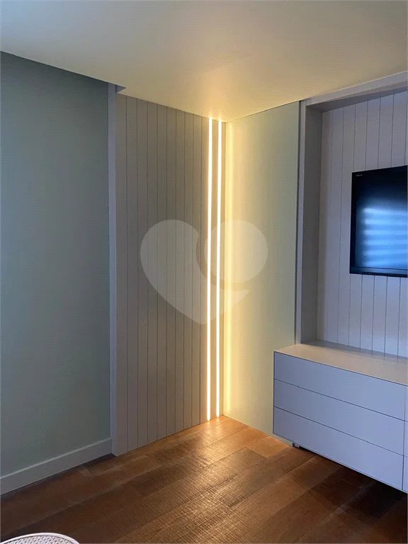 Apartamento de 224m² com 4 dormitórios, 3 suítes, 4 vagas de garagem e deposito