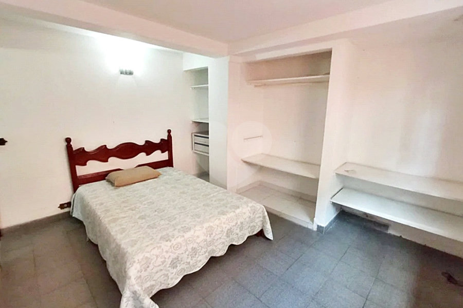 Casa Santa Teresinha | 4 Suítes | 280m² | 3 Vagas | Excelente Localização