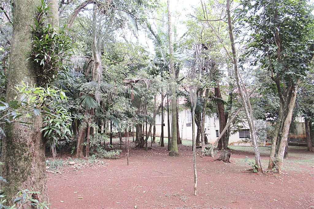 Casa à venda com 4 quartos, sendo 2 suítes,  no condomínio Chácara Flora, São Paulo - SP