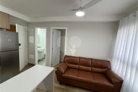Apartamento com dois dormitórios, sem vaga de garagem, 2 minutos da estação Republica