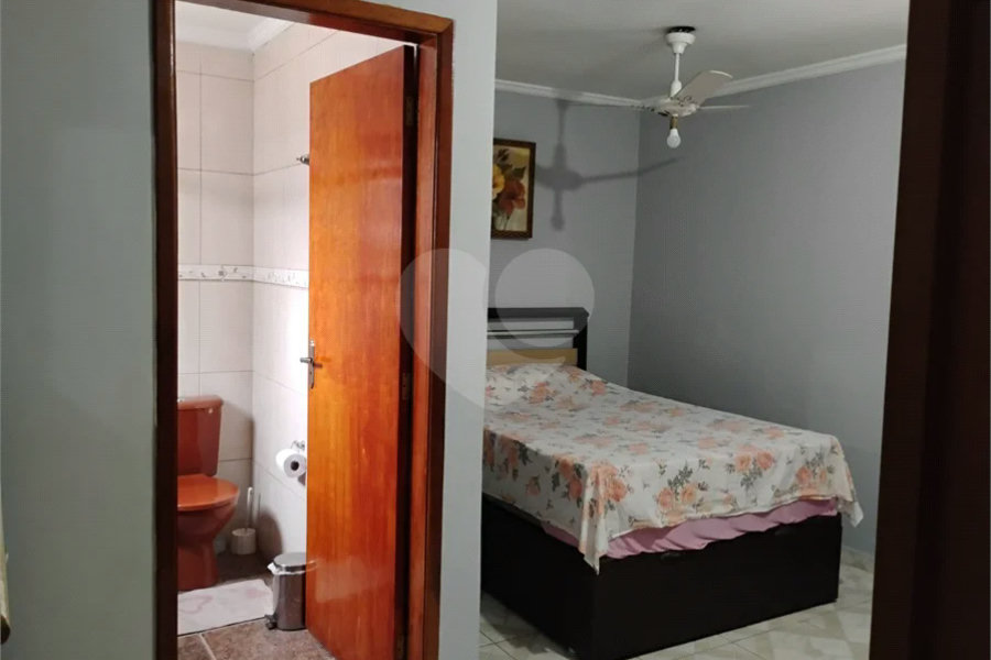 Vende-se casa na Vila Santa Catarina - Excelente oportunidade para investimento e geração de renda