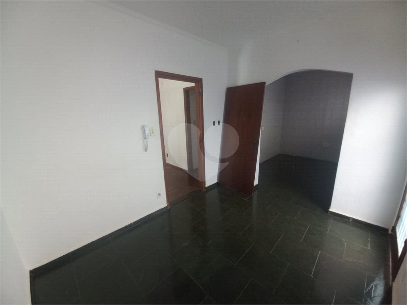 Casa térrea para venda ou locação no Parque Estancia Suíça.