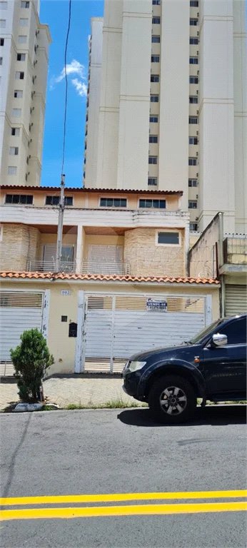 Sobrado a venda no Ipiranga de 220m² com 4 suítes e 2 vagas.Estuda permuta.