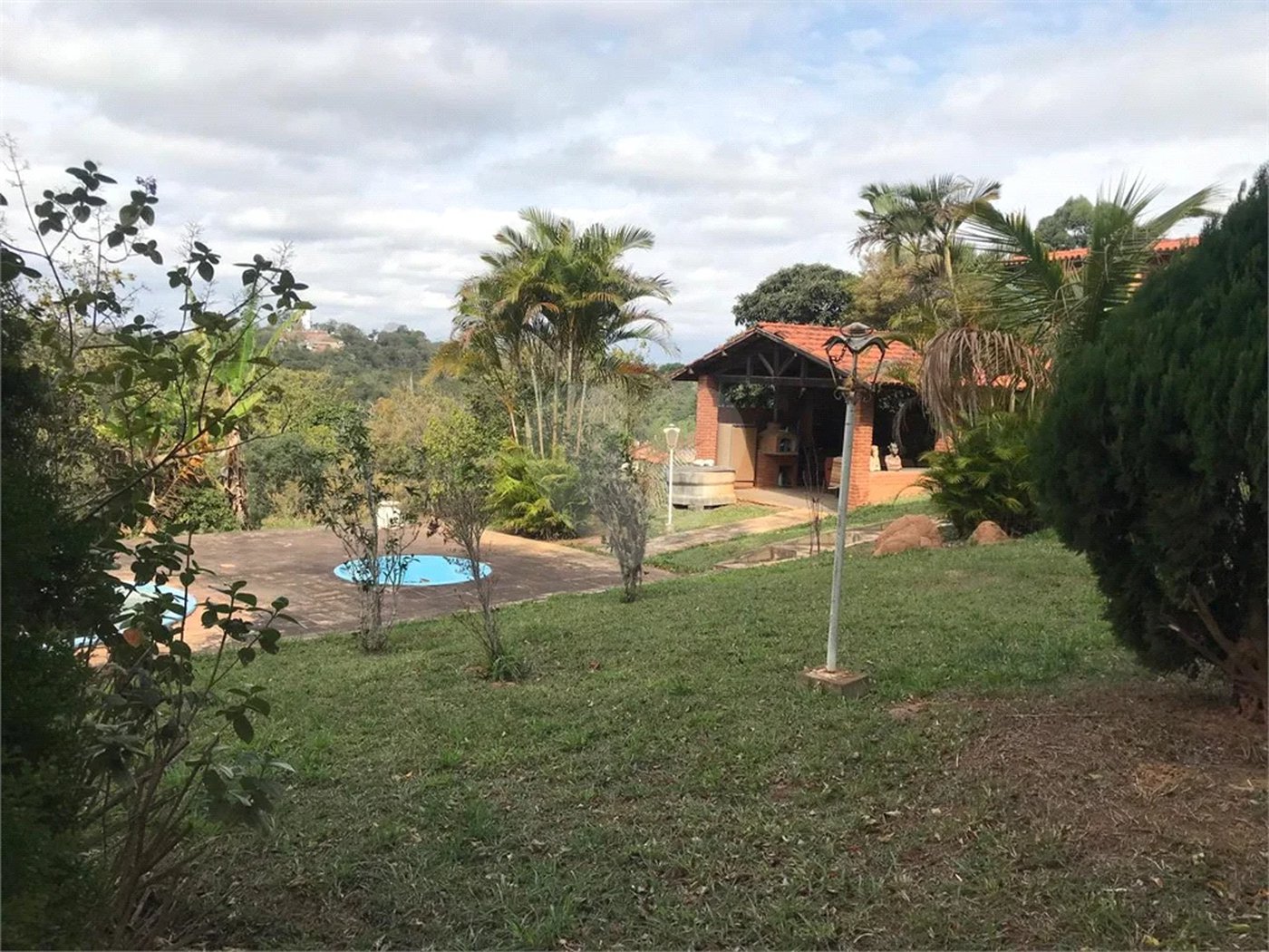Chácara à venda com 4 quartos, sendo 1 suíte,  em Monterrey, Louveira, SP