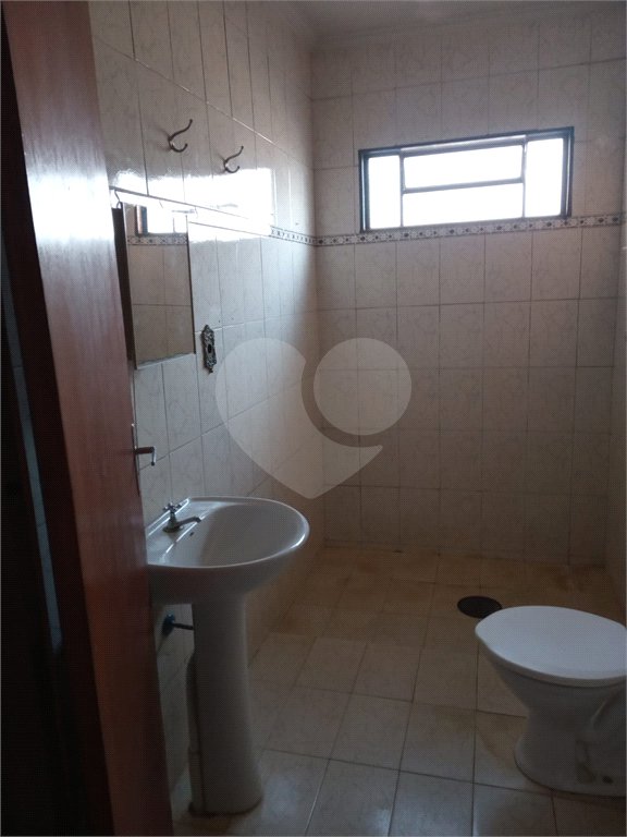 Sobrado com 5 dormitórios.
