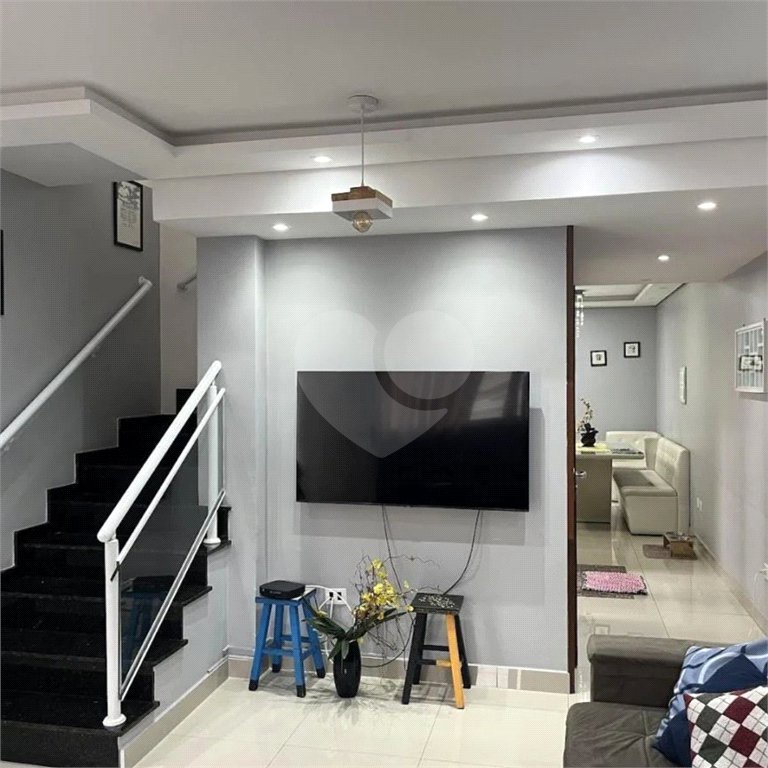 Apto a venda de 230m² no Cambuci com 3 dorms, 5 vagas, 3 suítes. Estuda permuta.