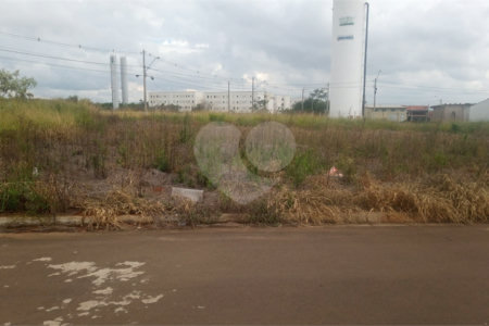 Lote no Jardim do Bosque, aceita financiamento ou aquisição de terreno e construção .