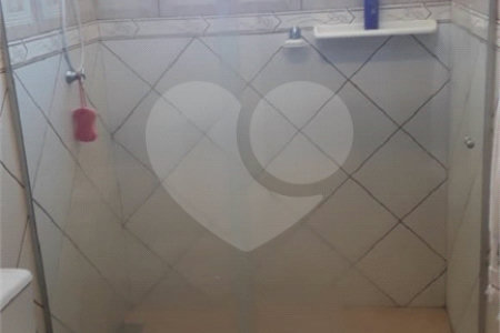 Sobrado com 3 dormitórios, sendo 2 suítes, uma delas master.