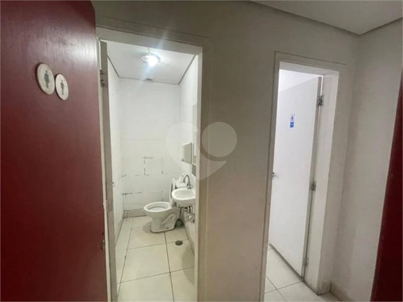 Ponto Comercial de Esquina Imperdível na Saúde / SP! Visibilidade Total para Seu Negócio!