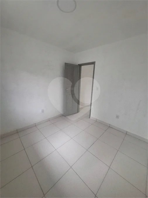 SOBRADO TIPO APARTAMENTO COM 1 QUARTO PARA LOCAÇÃO 42m² - SANTISSIMO