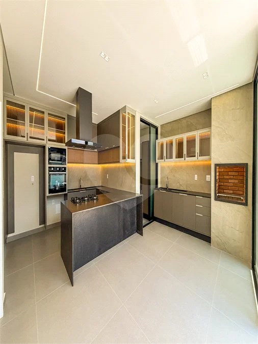 Casa Térrea Evidências - Indaiatuba/SP - R$ 1.950.000,00 - Área Total 307,33 m² - Área Construída 201,90 m² - TÉRREA - 03 suítes sendo a master com closet; Escritório; Lavabo; Cozinha com cooktop, forno, micro-ondas e coifa; Móveis planejados na hall de entrada, sala, escritório, cozinha, gourmet, s