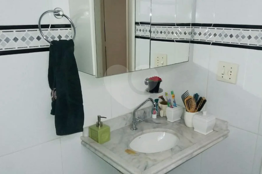 Sobrado de 105m2 à venda com 3 dormitórios na Vila Santa Catarina