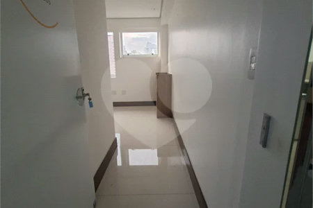 SALA COMERCIAL DE 90 M² COM 12 BAIAS, SALA DE REUNIÃO, AR-CONDICIONADO CENTRAL E 2 VAGAS!