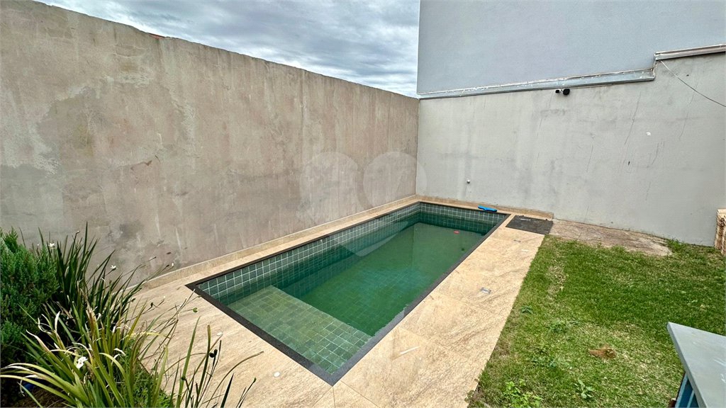 Sobrado a venda com 3 dormitorios sendo 1 suite com closet e varanda no bairro Arcoville