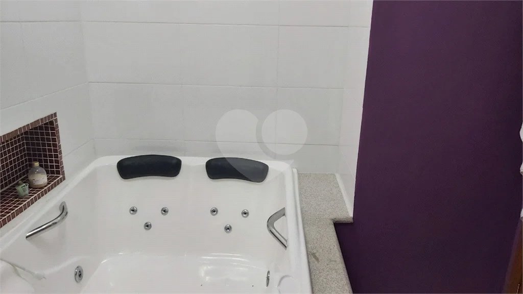 Sobrado com 224m² , 3 dormitórios , sendo 2 suítes , 3 vagas de garagem , 7 banheiros , à venda na Vila Scarpelli em Santo André.