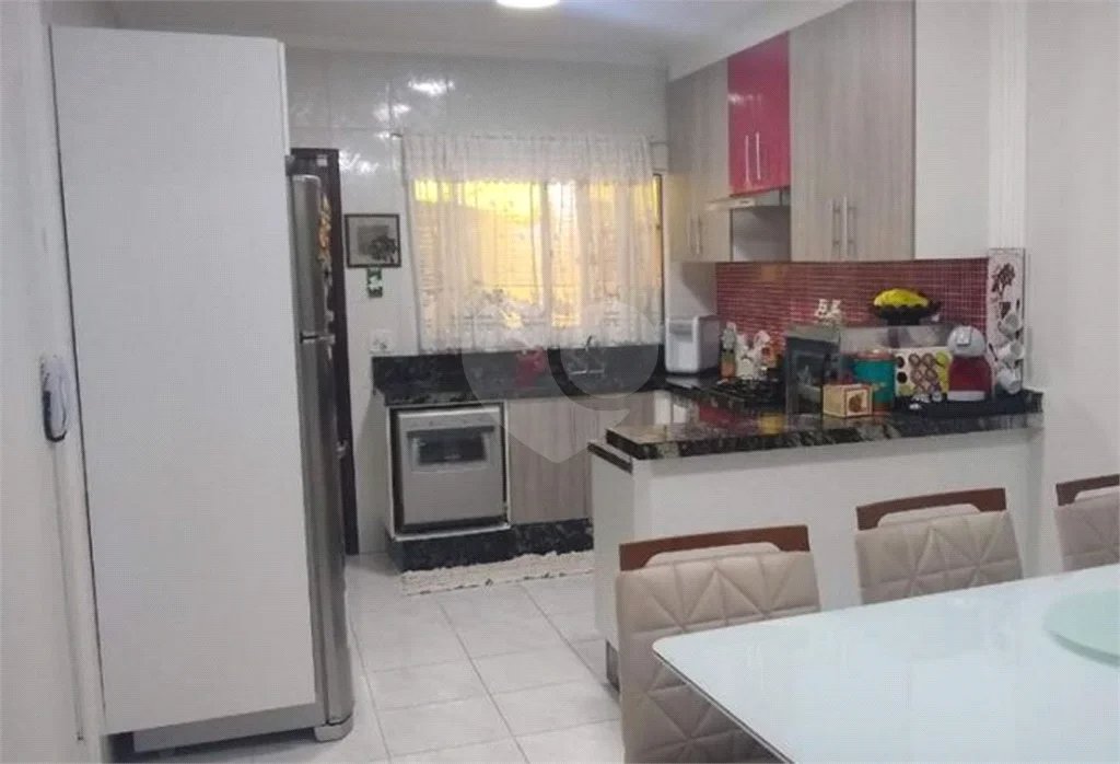 Sobrado à venda com 3 quartos, sendo 1 suíte, em Artur Alvim, São Paulo, SP