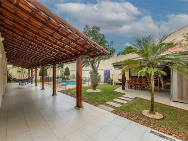 Casa Térrea à venda com 3 quartos, sendo 1 suíte,  em Interlagos, São Paulo, SP