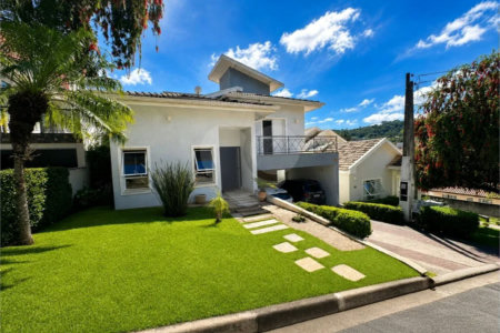 Casa à venda com 3 suítes no condomínio Recanto dos Paturis, Vinhedo - SP