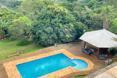 Chácara à venda no Condomínio Itaipu com chalé e vista privilegiada!