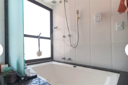 Apartamento de 200m² com 3 dormitórios, 2 suítes e 3 vagas em condomínio 1 por andar.