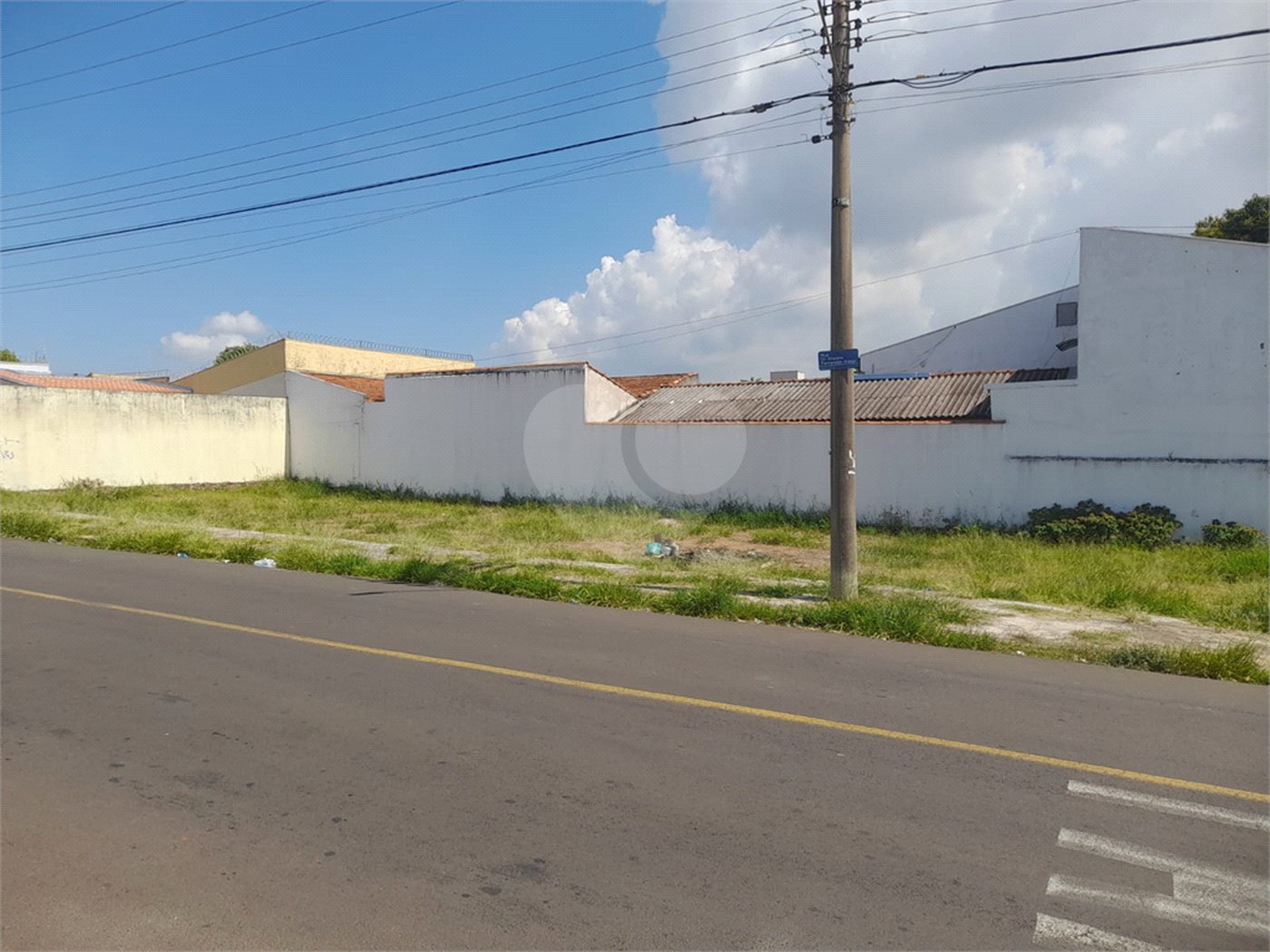 Terreno plano com boa localização no Cruzeiro do Sul .
