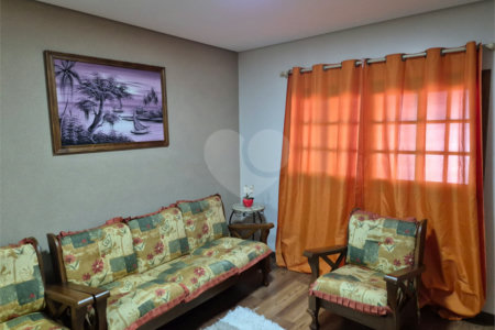 Casa com 2 Dormitórios á venda, em São Carlos.