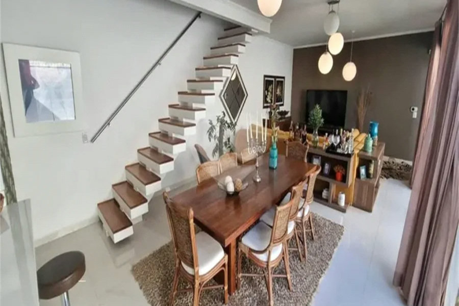 SOBRADO MOBILIADO DE 199,0 M² COM 02 SUITES, 04 VAGAS E PISCINA PARA VENDA NO JARDIM VIRGINIA BIANCA